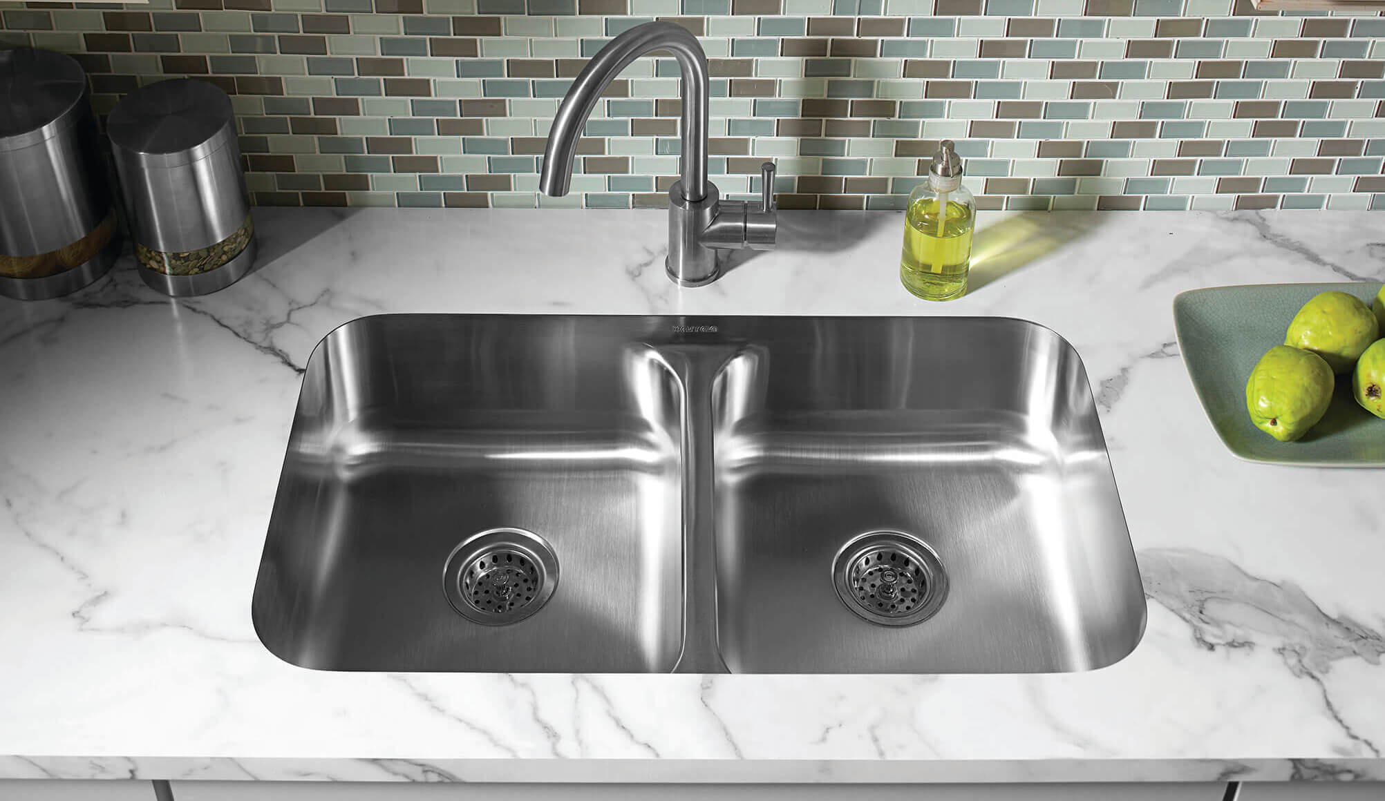 Integrated Sink In Calacatta Marble Countertop